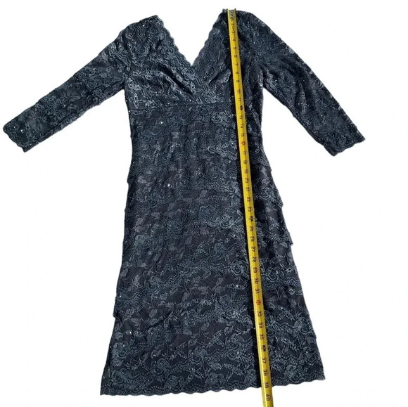 Cache' Gray Sequin Lace Layered V-Neck Sheath Lined Cocktail Dress, Size 8 - Picture 6 of 12